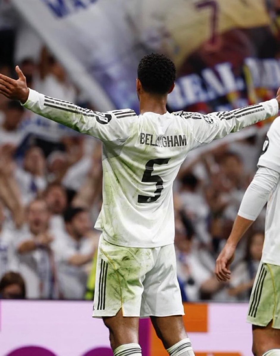 BEST MIDFIELDER IN THE WORLD!