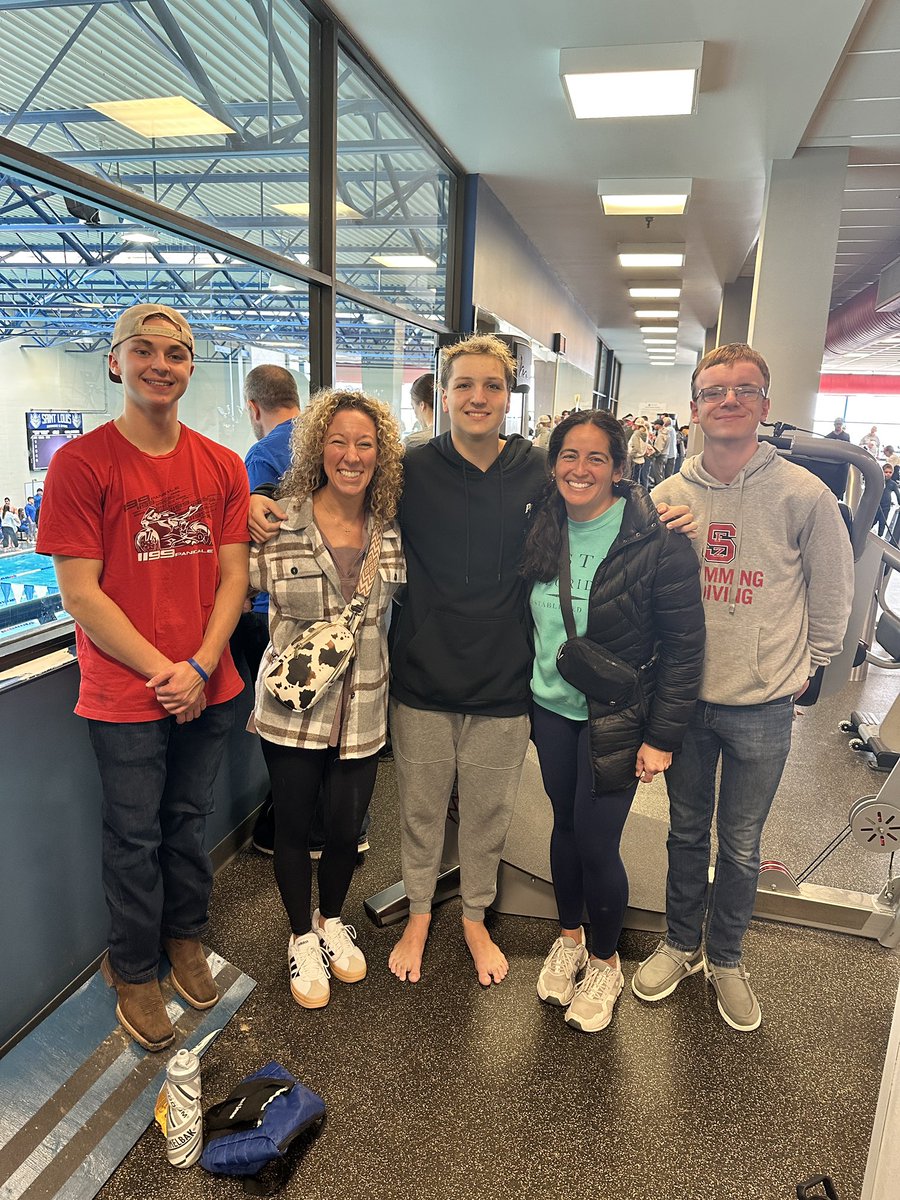 FZS_SwimandDive's tweet photo. Super exciting to watch Drew swim at his college meet today vs SLU and Rockhurst. Loved that he had Chase and Mason come support him too! #swimfamily #onceabulldogalwaysabulldog https://t.co/lqcRGwpwW1