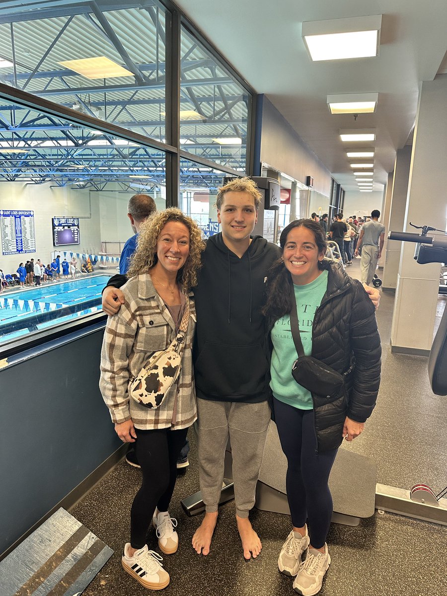 FZS_SwimandDive's tweet photo. Super exciting to watch Drew swim at his college meet today vs SLU and Rockhurst. Loved that he had Chase and Mason come support him too! #swimfamily #onceabulldogalwaysabulldog https://t.co/lqcRGwpwW1