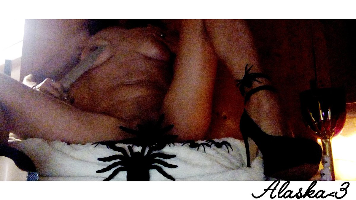 ALA_SK_A's tweet photo. @PartageDefiHot @YouandMeSexToys #Halloween2025 

Ma participation 🫦🔥😘 https://t.co/QrK5aB9Uco