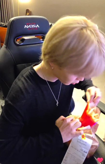 Yeon. 🍉 tweet media