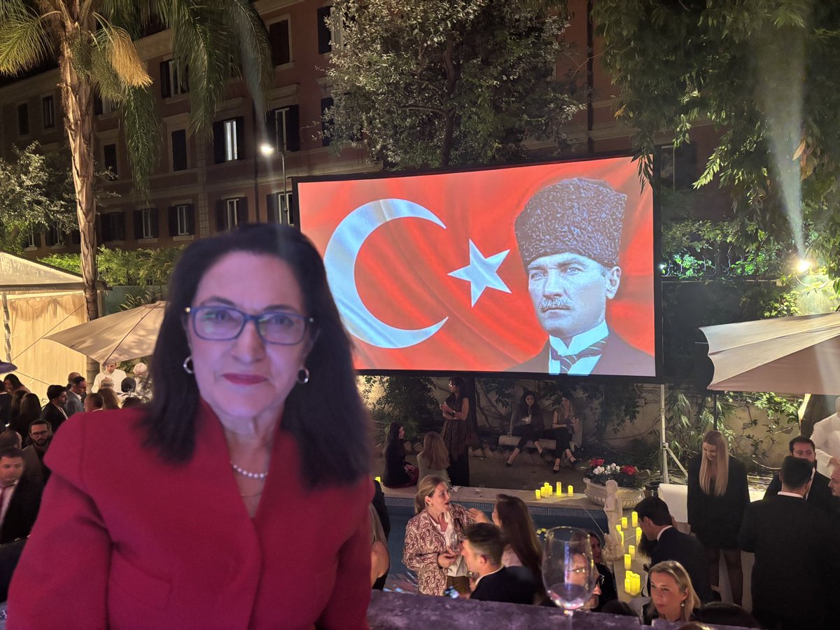 Roma’da Cumhuriyetin 102. Yılını kutlamanın çoşkusu..