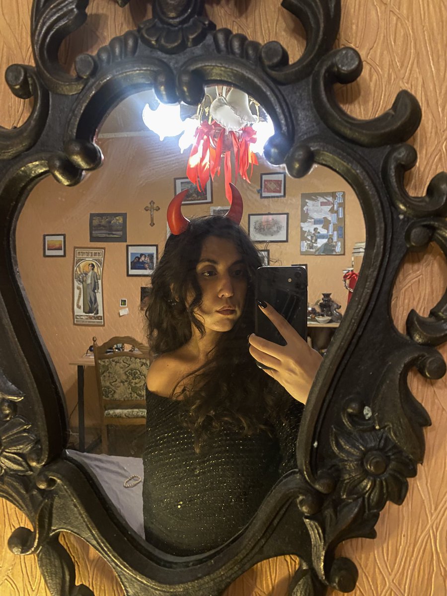 shellmorie's tweet image. Ребята сказали, что это костюм меня по утрам