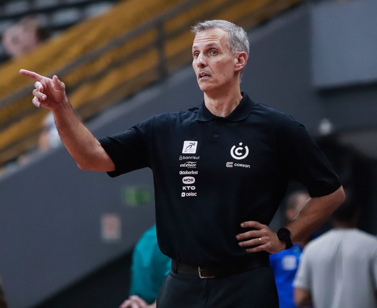 BlogTurnover's tweet image. Rodrigo da Silva não é mais técnico do União Corinthians. A equipe anunciou a saída do treinador nas redes sociais.

O assistente técnico Leandro Hiriart assumirá o comando do União Corinthians interinamente.