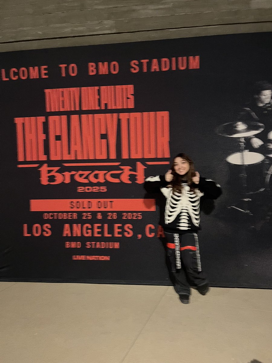 thenightdecor's tweet photo. Hil!!! My name is Evie and i've been a fan since 2018 and my favorite album is probably ermmm all of them
Vegas Bandito - 2019
Phoenix SAI - 2022
Vegas Clancy - 2024
Cbus Clancy - 2024 
hockey Clancy - 2025
Chula Breach - 2025
La N1/2 Breach - 2025 https://t.co/eQpPdQJIAm