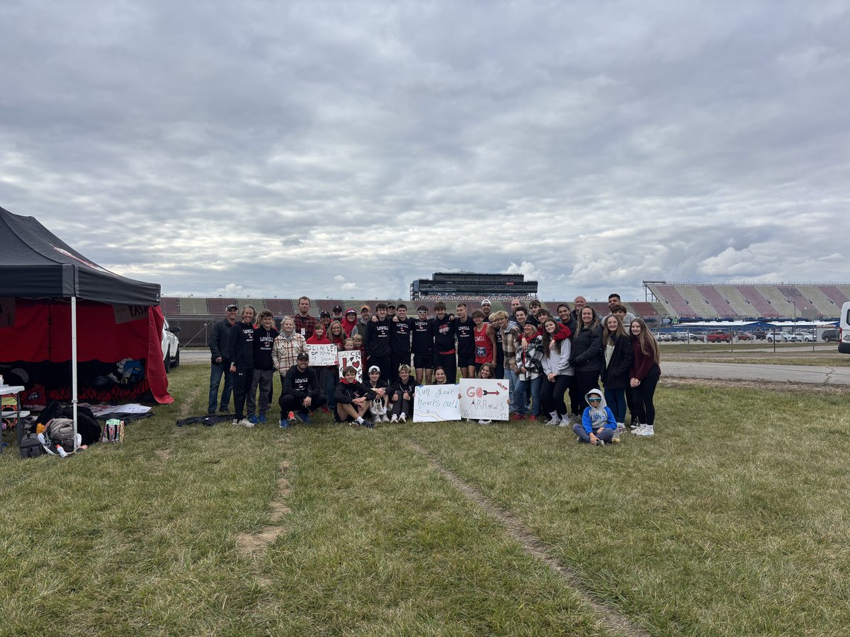 Lowellredarrows's tweet image. ‼️‼️Boys XC: Amazing year! Amazing finish! ‼️‼️

Our boys cross country team gave it everything they had and made our community proud at the State Finals today! Congrats on an 8th place finish in Division 1!  #mhsaa #redarrows #runningcommunity