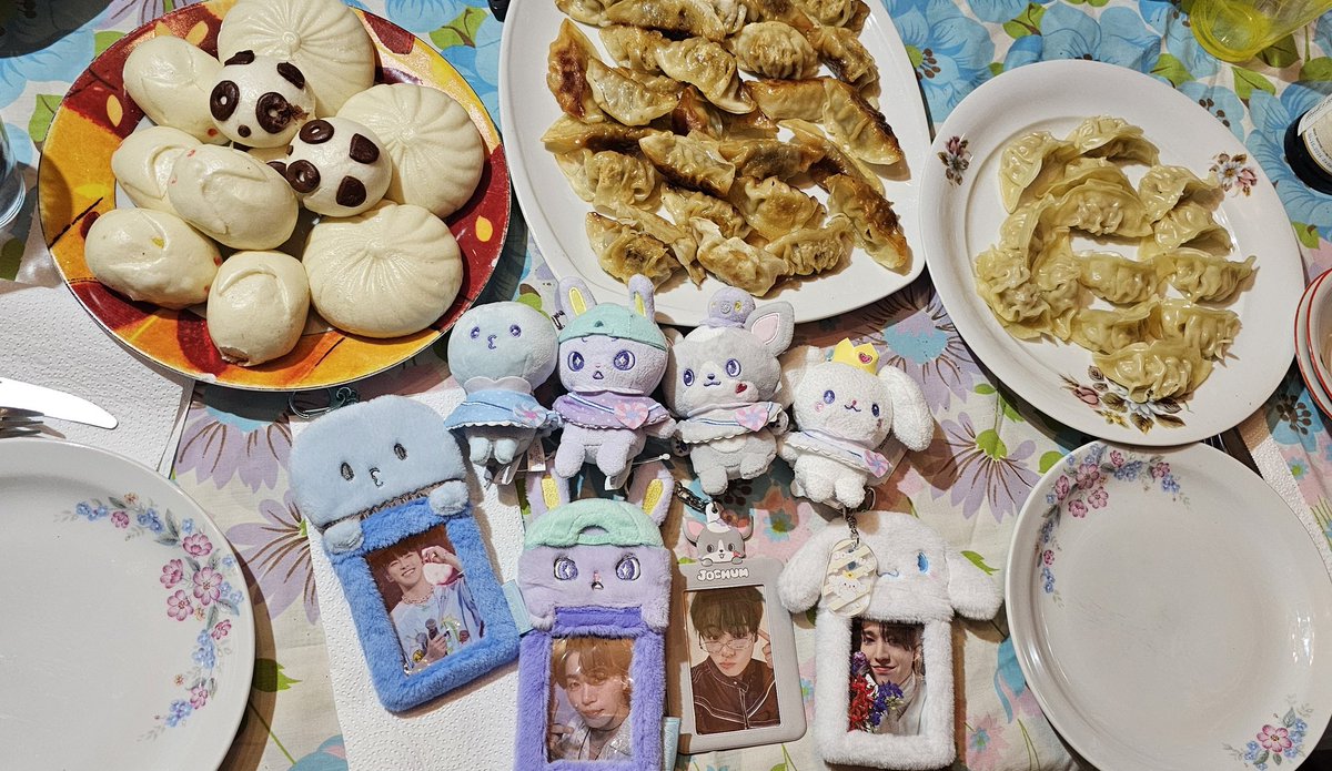 usagirakira's tweet photo. Dinner time~🥟😋
#JO1 #木全翔也 #鶴房汐恩 #河野純喜 #白岩瑠姫
#JOCHUM #CHIMATA #CHULALA #MICOON #RURU https://t.co/KKvqf3oew6