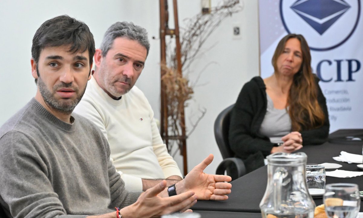 FUERTE APOYO DEL SECTOR PRIVADO DE COMODORO A LA ELIMINACIÓN DE LAS RETENCIONES AL PETRÓLEO

Nos reunimos con las autoridades de la Cámara de Comercio, Industria y Producción de Comodoro Rivadavia, quienes nos manifestaron su activo respaldo al reclamo que planteamos ante el