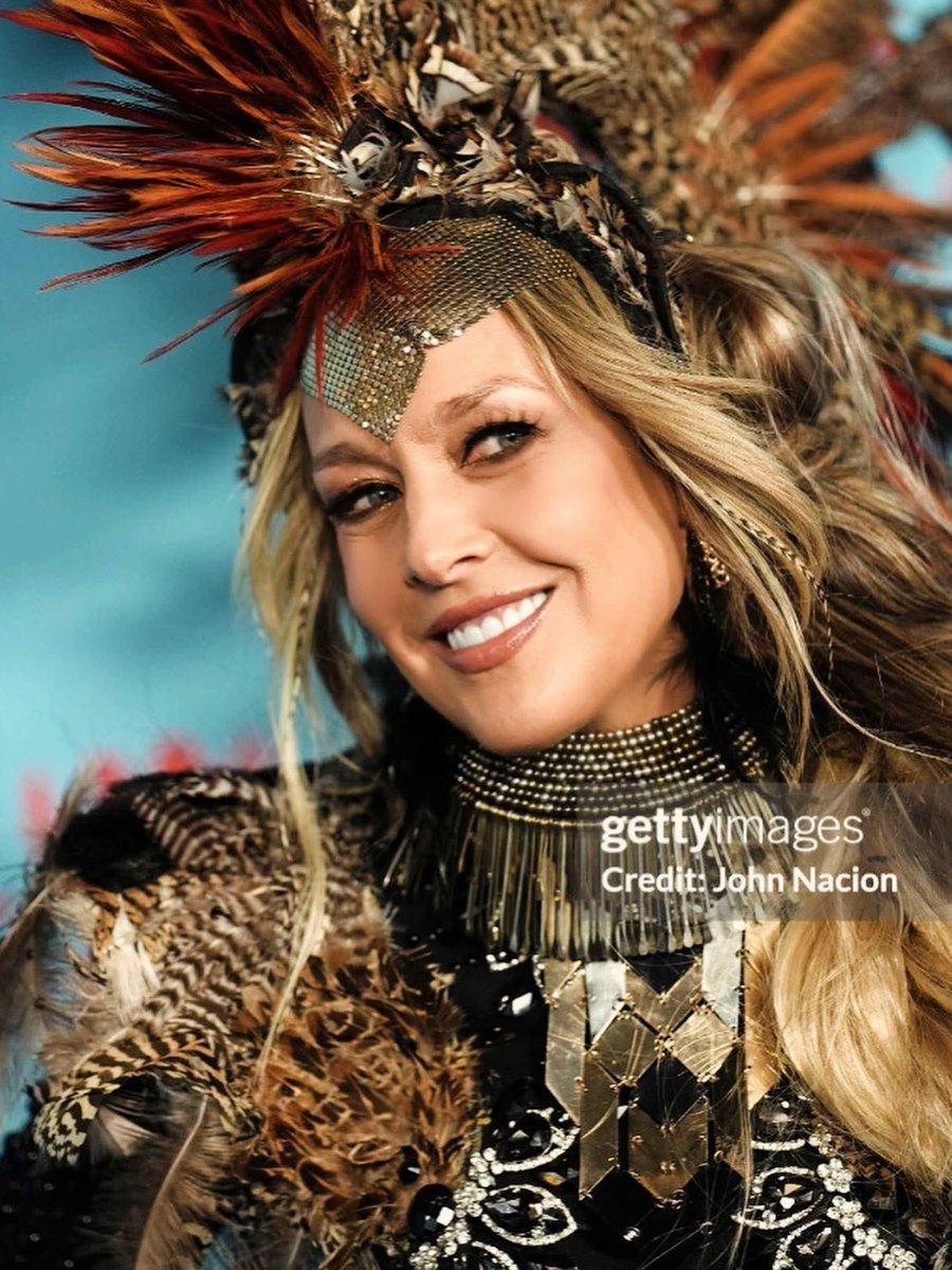 officialfey's tweet photo. Una noche muy divertida #heidiklumhalloween @heidiklum ✨🎃👻 #guerreraazteca #halloween 

📸: Getty Images https://t.co/57e7ZVNkZx