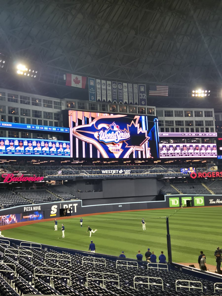 TheRog590's tweet image. Starting lineups for Game 7 #WorldSeries on the board. I'll be pretty busy tonight so enjoy the game! No matter what happens I know Toronto fans will react the right way. Look after each other. Let's look back on this night with pride not regret. What a sesson! #Jays #Dodgers