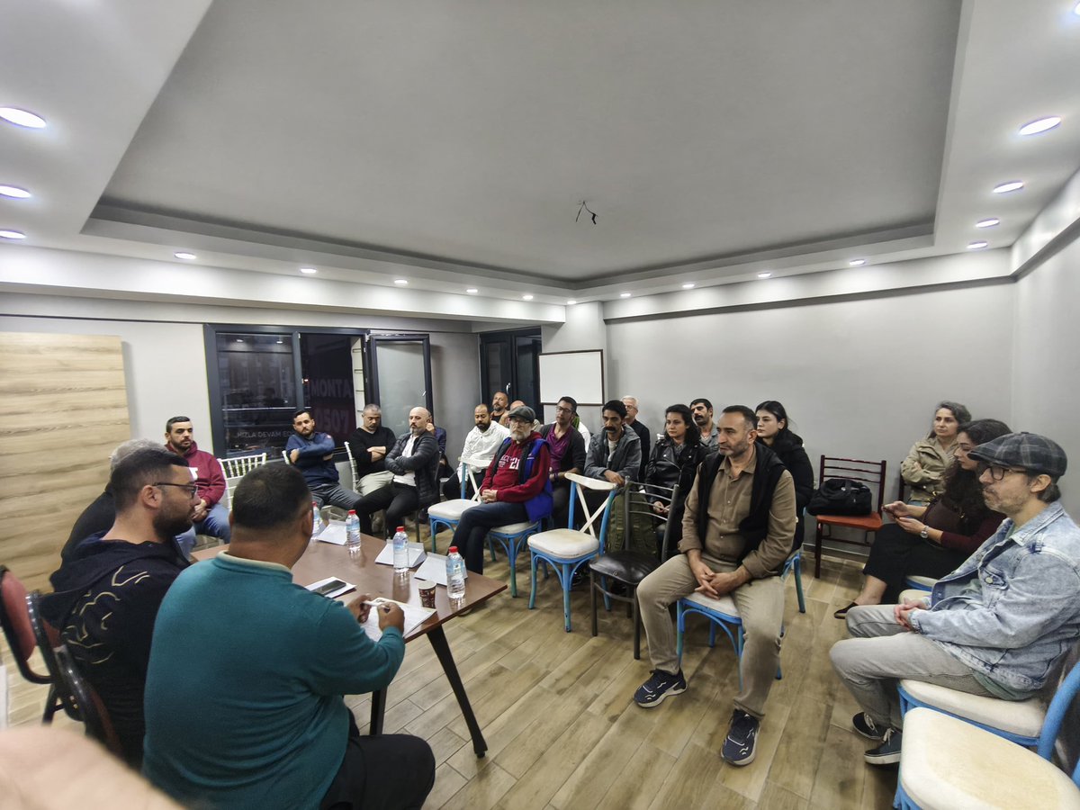 Duran Baysal İşçi Okulu etkinlikleri kapsamında “Grev, İşgal, Direniş” başlığıyla panelimizi gerçekleştirdik.
Panele TPİ işçileri, Digel Tekstil işçileri ve Buca Belediye işçileri katılırken direnişlerin birleşmesini ve sınıfın örgütlülüğünü konuştuk. 
Yaşasın Sınıf Dayanışması!