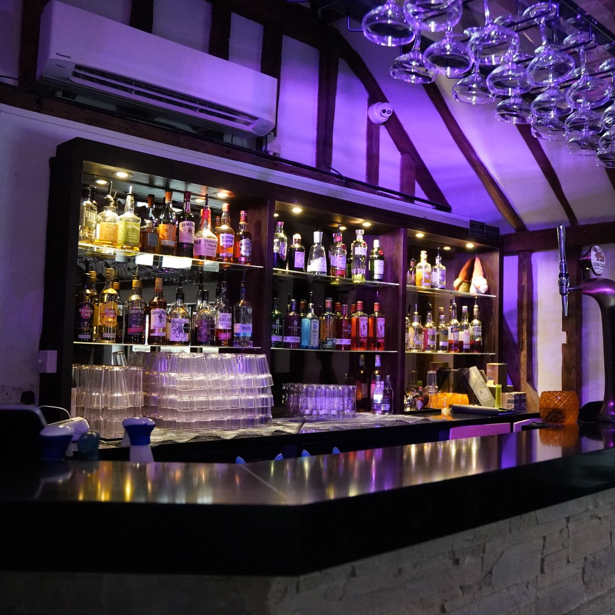 PiriesPlace's tweet image. 🎄✨ Did you know M Bar offers rooms for private hire this festive season? 🍸 Whether it’s a Christmas party, office gathering, birthday bash, or family celebration, they’ve got the perfect space to make your event merry and bright! 🥳

#PrivateHire #MBar #EventSpace