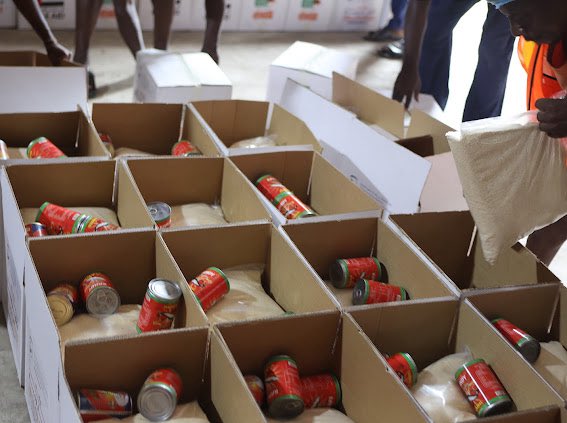 Foodbankingrn1's tweet photo. Pictures from the first distribution of the One Billion Meals endowment, in collaboration with @MBRInitiatives and @Food4AllGh in Ghana. During this event, a total of 1,881 boxes were distributed, benefiting 9,405 individuals and providing 564,300 meals. https://t.co/k32cIk0Qtz