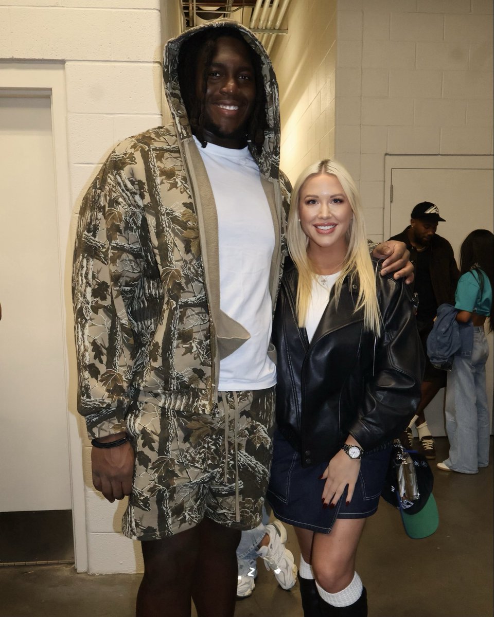 Leah Knight tweet media