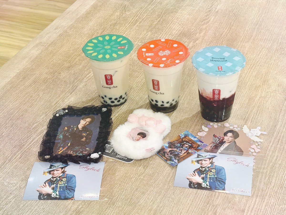 suu__o8's tweet photo. #ヴェニスの商人CS！
前回のマクベスも好きだったし今回もめちゃおもしろくて大満足で楽しかった！CMSの作品好き🫶🏻
セットも衣装も可愛くて生演奏も素敵だった🥹🎶
せてぃのモロッコ大公おもしろすぎて好きすぎた😂もっと観たい〜〜🥹✨ https://t.co/sKUDT9H4jG
