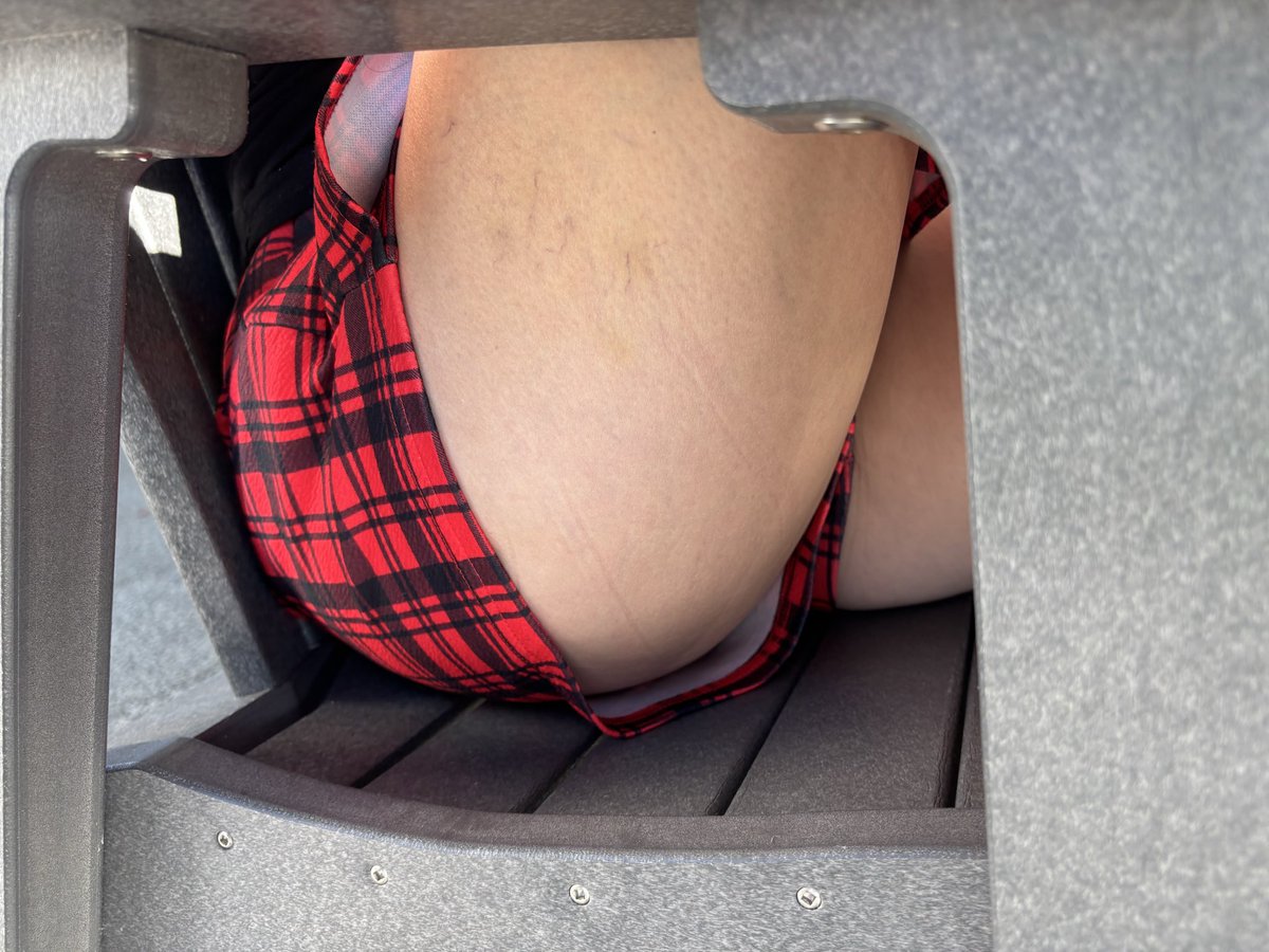 FloridaNerds's tweet photo. Do you wish these were wrapped around you? #legs #skirt @Luv_Lita https://t.co/5Jyyi6lSNj