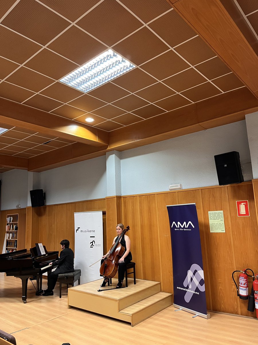 coral_andramari's tweet photo. Zorionak Ines, Jessica eta Michael!Kontzertu bikaina eskaini duzue gaur arratsaldean #AnsorenaBeka @musikenet https://t.co/OGhUJwhD1s