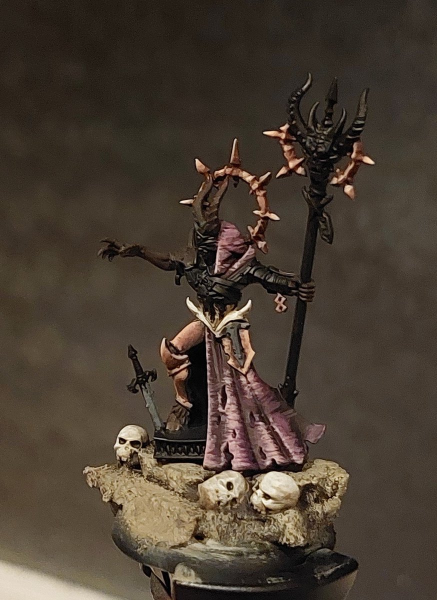 HollanderRick's tweet photo. I'm working on my NMM skills. I hope this is starting to look like copper. 

#miniaturepainting #SlavestoDarkness 
#WarhammerCommunity 
#ageofsigmar #warhammer https://t.co/jg4J6jvH8I
