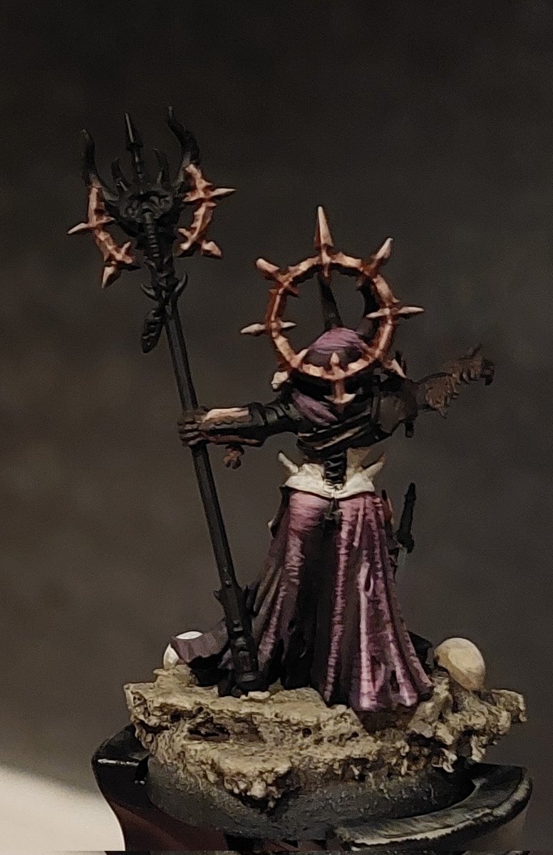 HollanderRick's tweet photo. I'm working on my NMM skills. I hope this is starting to look like copper. 

#miniaturepainting #SlavestoDarkness 
#WarhammerCommunity 
#ageofsigmar #warhammer https://t.co/jg4J6jvH8I