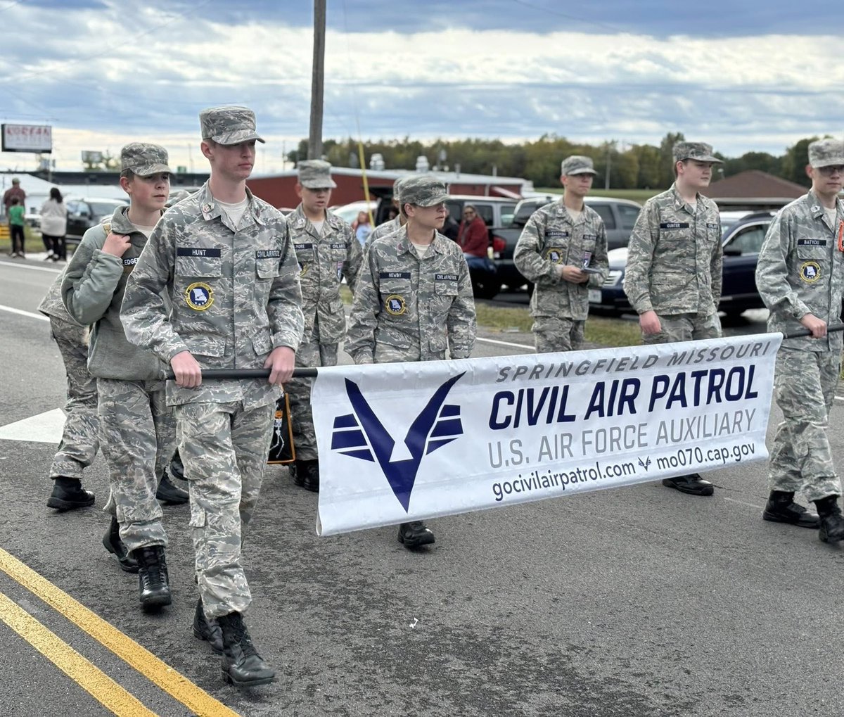 mocapnews's tweet image. Missouri Wing&apos;s Springfield Regional Composite Squadron participated in the Willard Veterans Parade in Willard, MO, earlier today! #civilairpatrol #CAPcadet