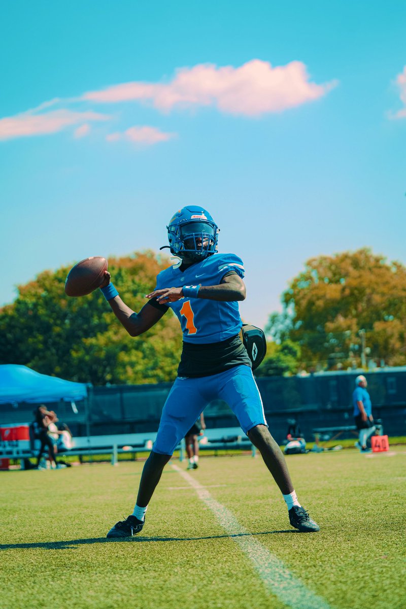 jojoeverett4's tweet photo. Thankful for the journey this season 🙏 2,200+ yards, 23 passing TDs, 24 total TDs. We’re building something special. Til next year…  @CoachDrich215 @PFCoachTobias https://t.co/YZ8WEXFlJZ