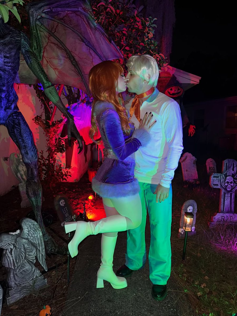 SweetestLegacy's tweet image. HalloweEeEeEeEeEeEeEeEeEeEeEn