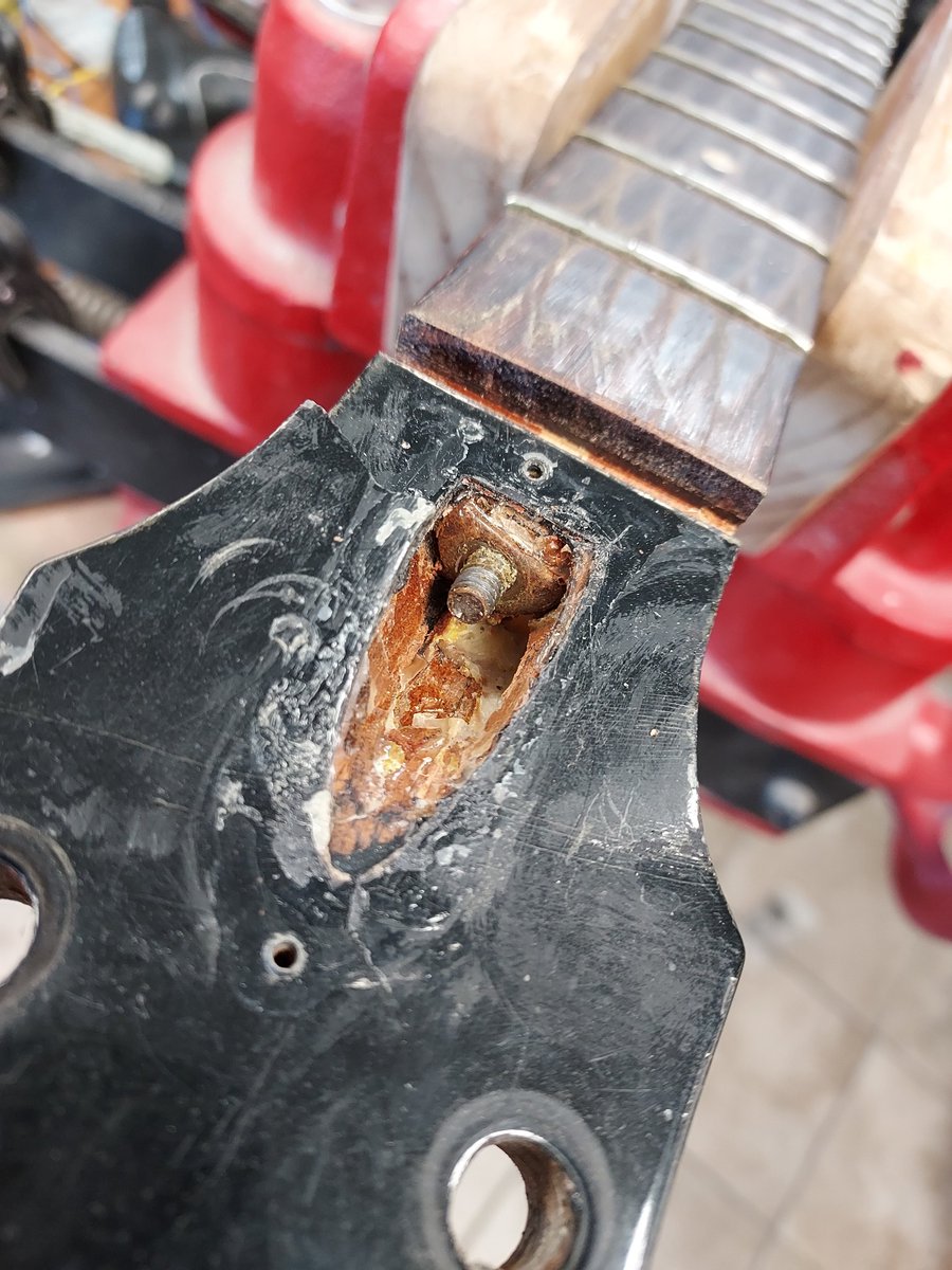 MartinLuthier ⚔🏴🎸🔫🚁🤸♂️ tweet media