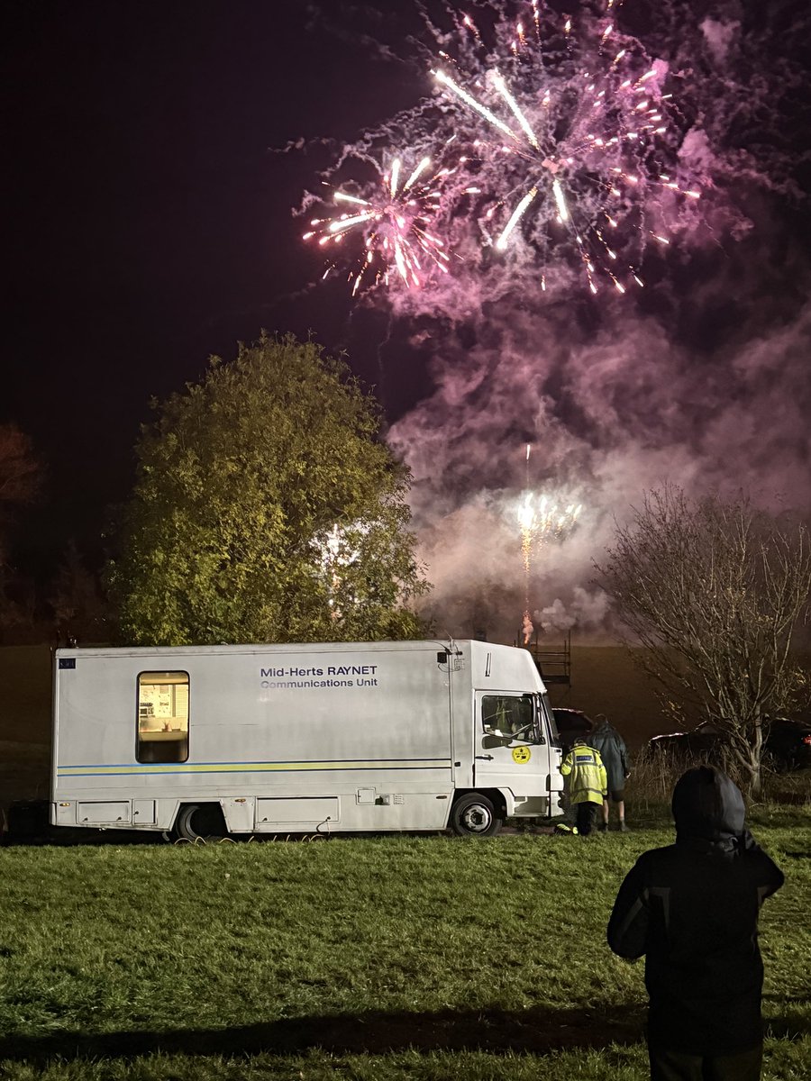 midhertsraynet's tweet image. Mid Herts RAYNET out supporting the Ware fireworks tonight — providing resilient event comms + eyes-on for safety. Radios, messaging links, situational reports — quietly making it work behind the scenes.
#RAYNET #volunteers #resilience #WareFireworks 🎆📻