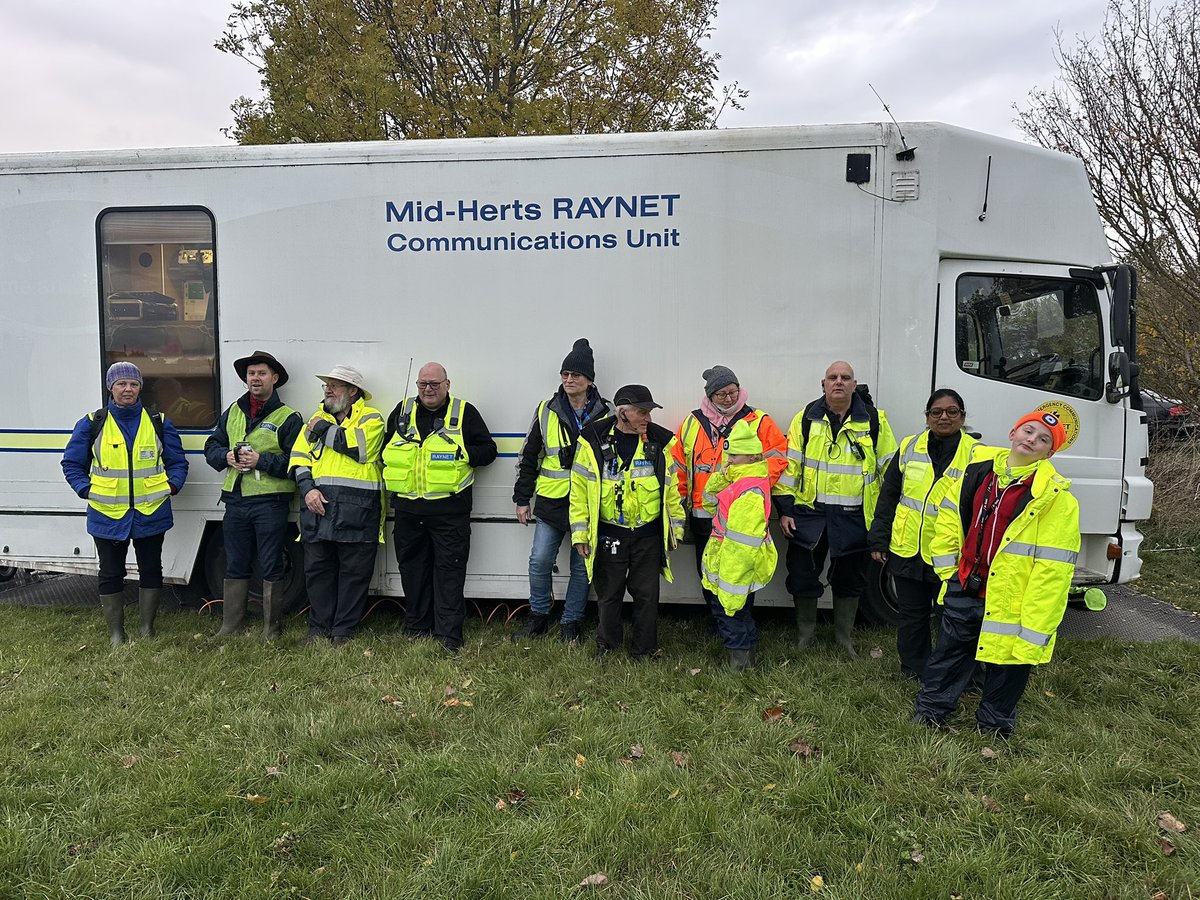 midhertsraynet's tweet image. Mid Herts RAYNET out supporting the Ware fireworks tonight — providing resilient event comms + eyes-on for safety. Radios, messaging links, situational reports — quietly making it work behind the scenes.
#RAYNET #volunteers #resilience #WareFireworks 🎆📻