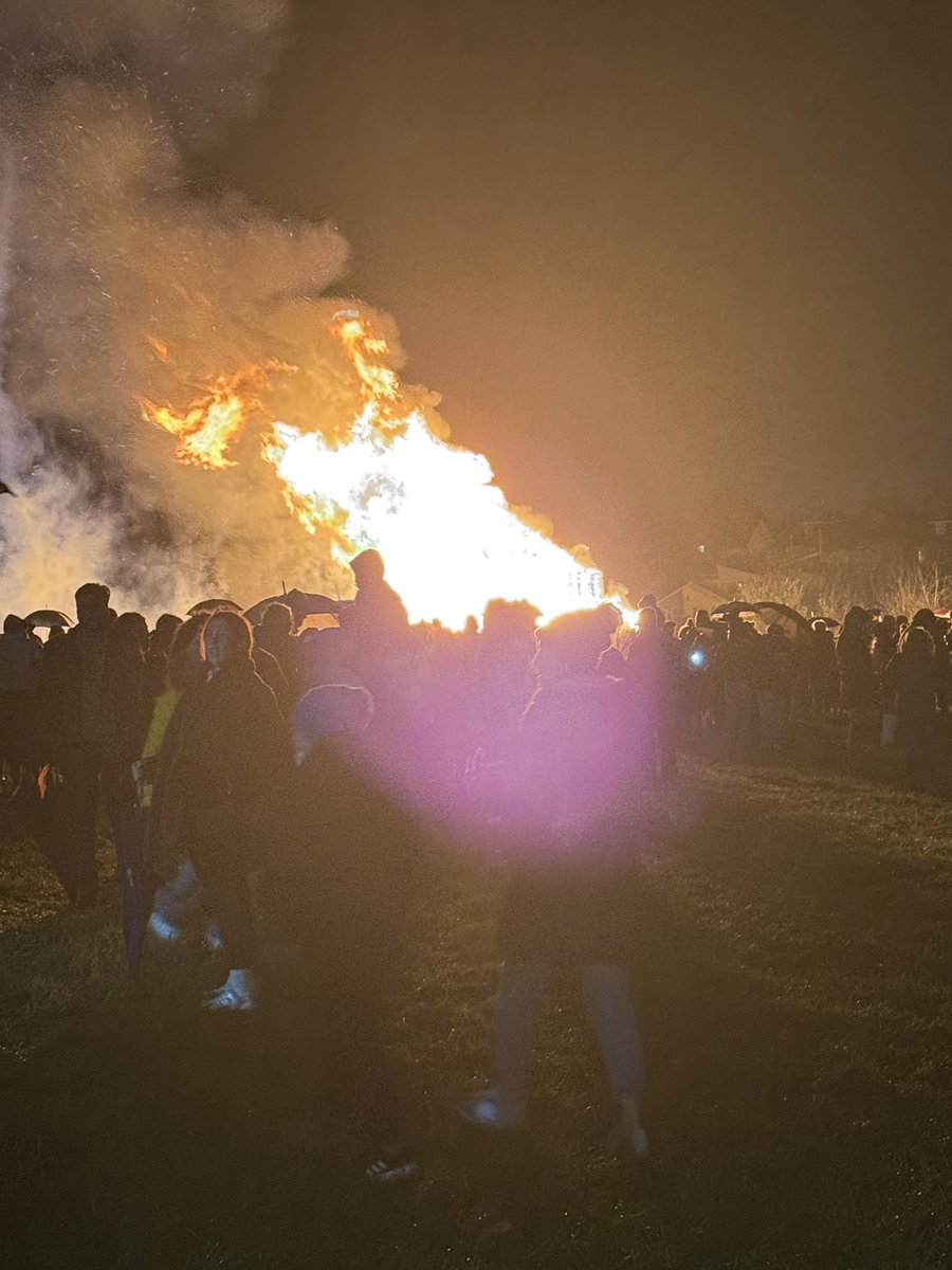 midhertsraynet's tweet image. Mid Herts RAYNET out supporting the Ware fireworks tonight — providing resilient event comms + eyes-on for safety. Radios, messaging links, situational reports — quietly making it work behind the scenes.
#RAYNET #volunteers #resilience #WareFireworks 🎆📻