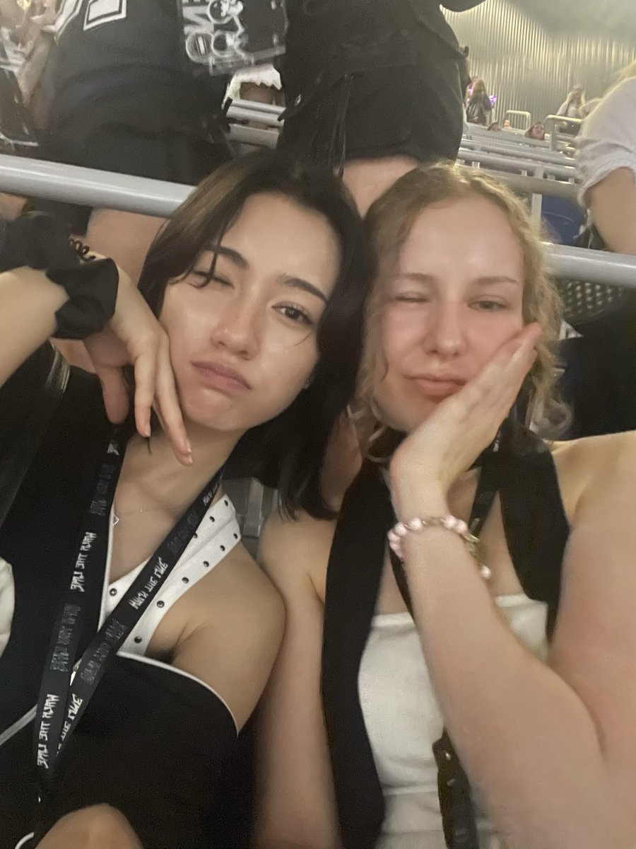 ina 莲 semi ia tweet media