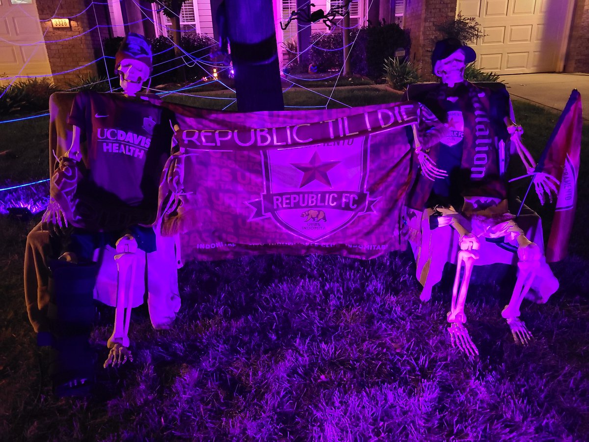 jane_walker's tweet photo. When playoffs are 2 days after Halloween, you have to rep your club @SacRepublicFC @Sac_Battalion for good luck. https://t.co/keFxa9X17r
