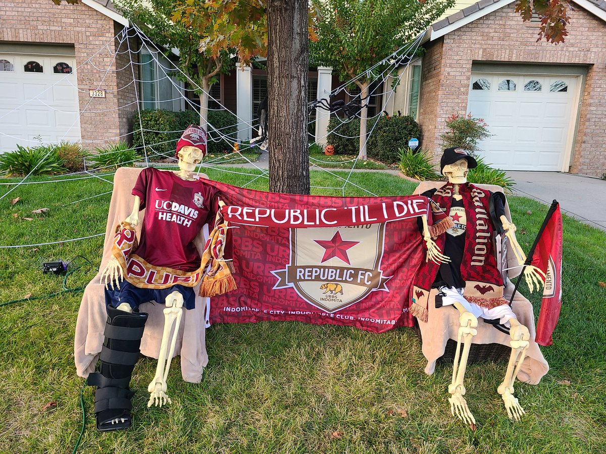 jane_walker's tweet photo. When playoffs are 2 days after Halloween, you have to rep your club @SacRepublicFC @Sac_Battalion for good luck. https://t.co/keFxa9X17r