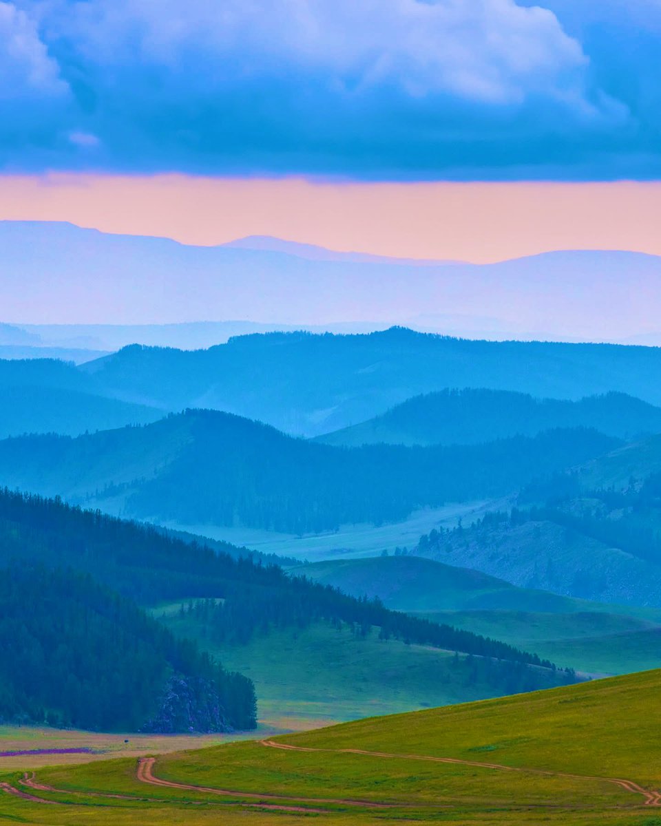 Шинэ өглөө~Шинэ боломж
Боломжийг бодит болгосон сайхан өдөр байх болтугай🧡💜❤️