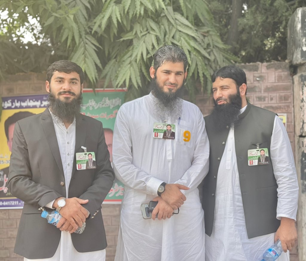 MSudaisPK's tweet photo. ✨ نیک صحبت انسان کے دل کو سکون دیتی ہے ✨
الحمدللہ ایک خوبصورت ملاقات راشد بھائی اور  ڈاکٹر مزمل اقبال ہاشمی صاحب کے ساتھ 🫀 https://t.co/Nbm9s88jXC