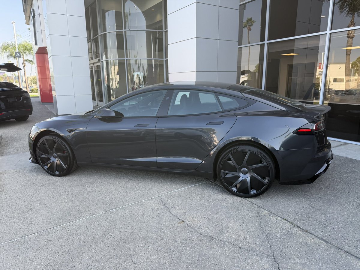 these aero wheels on the Model S Plaid look pretty dope
