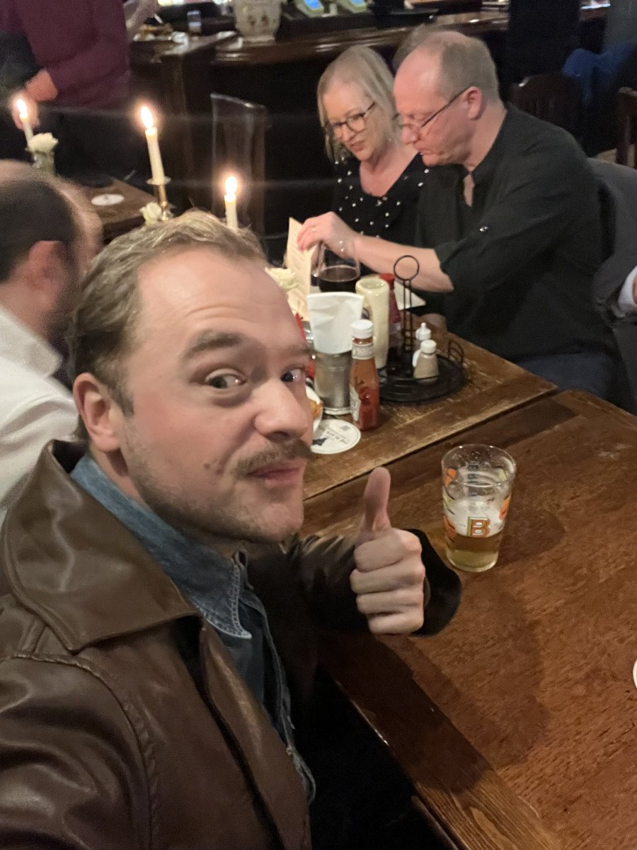 Post show drinks with <a href="/HistoryBowsh/">Jack Bowsher - Thunder Run: Meiktila 1945</a> <a href="/churchill_alex/">Alexandra Churchill ✌🏼⭐️⭐️</a> and <a href="/Nickleh/">Nick Le Huray 🇬🇬🇺🇦🚜 (Bluesky @Nickleh)</a> <a href="/CeriTho25683386/">Ceri Thomas</a> ✨😎✨