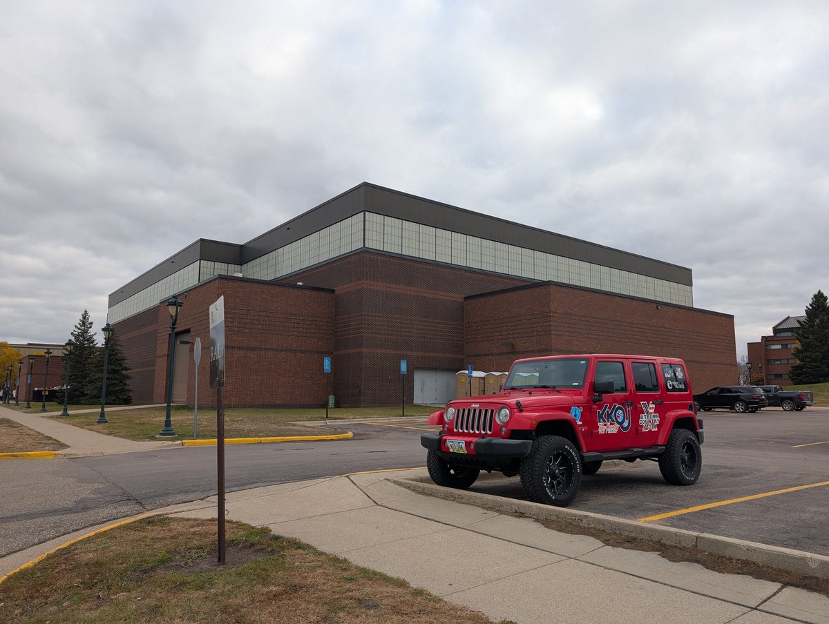 Jackson County Central volleyball is playing New London-Spicer for the Section 3AA Championship on your hometown Huskies station! 
📻 97.7 FM 
💻 kkoj.com/listen/ 
📲 Okoboji Radio app