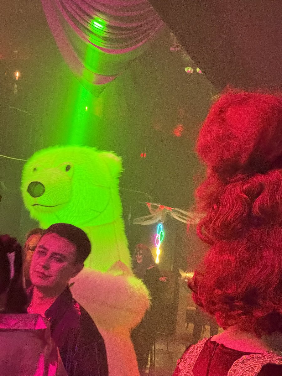 clickrouc's tweet image. Сны при температуре +39