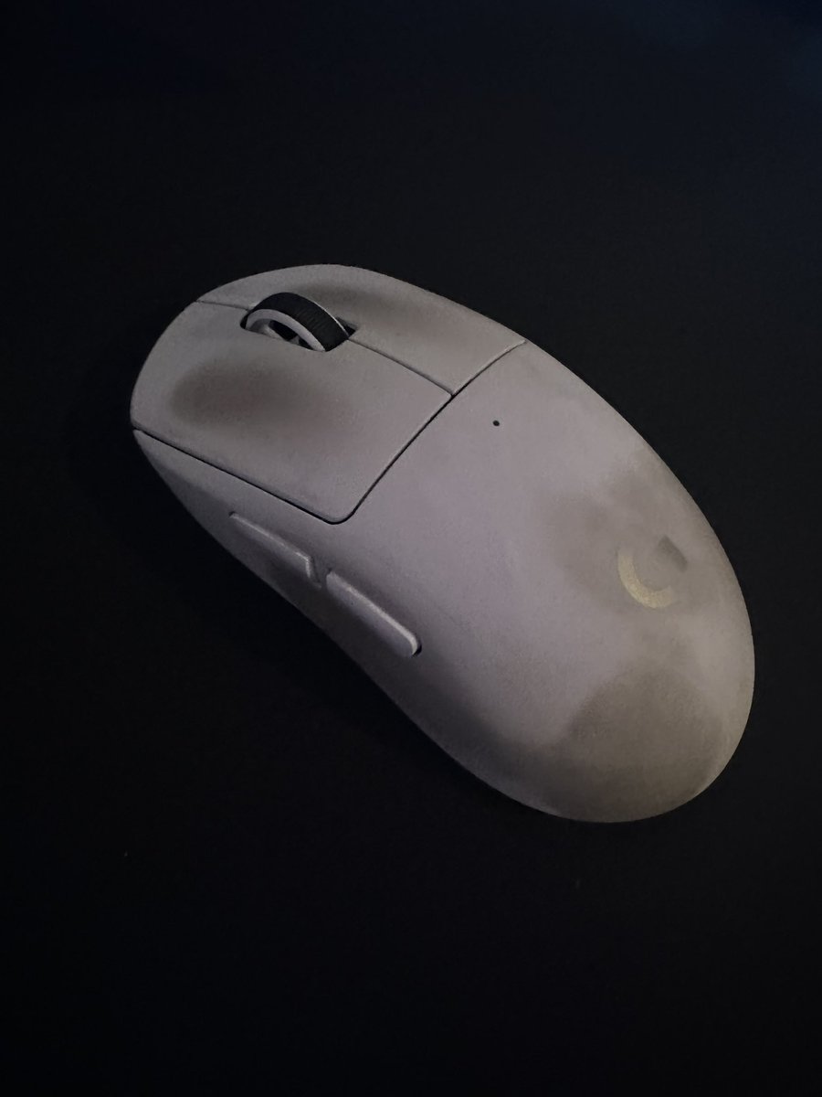 IPxpy's tweet image. note to self: NEVER play with your white ass mouse during halloween