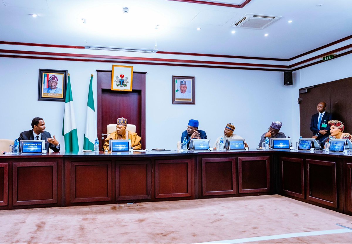 nigerianports's tweet image. Dr. Dantsoho Joins Vice President in Developing Implementation Roadmap for National Single Window

Managing Director Dr. Abubakar Dantsoho joined Vice President Senator Kashim Shettima and other Heads of Agencies on Thursday to develop a comprehensive implementation framework for…
