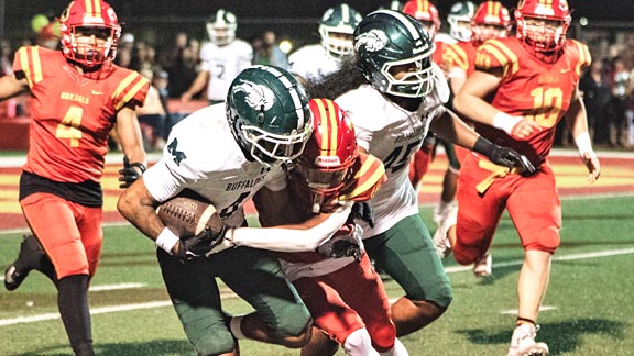 We've got bonus coverage on site today from last night's Manteca-Oakdale game. First ever game story from intern Isai Gutierrez. Only 2 yrs out of high school himself. 
<a href="/Quade1095/">Quinton Hamilton</a> <a href="/HaroldAbend/">Harold Abend</a> 
calhisports.com/2025/11/01/man…