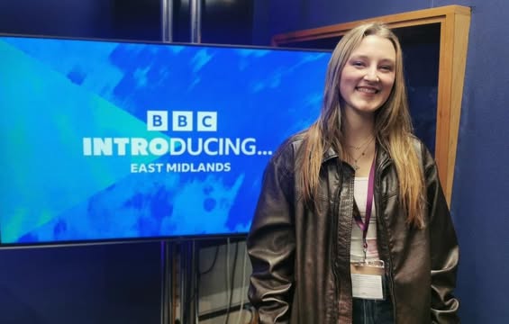 Live in the studio now, <a href="/deanjacksondj/">Dean Jackson</a> talks to Bo Bagnall about her inspirations, acting, and high- profile local gigs. Also producing tracks in Sneinton Market and her aspirations after Confetti.

bbc.co.uk/programmes/m00…