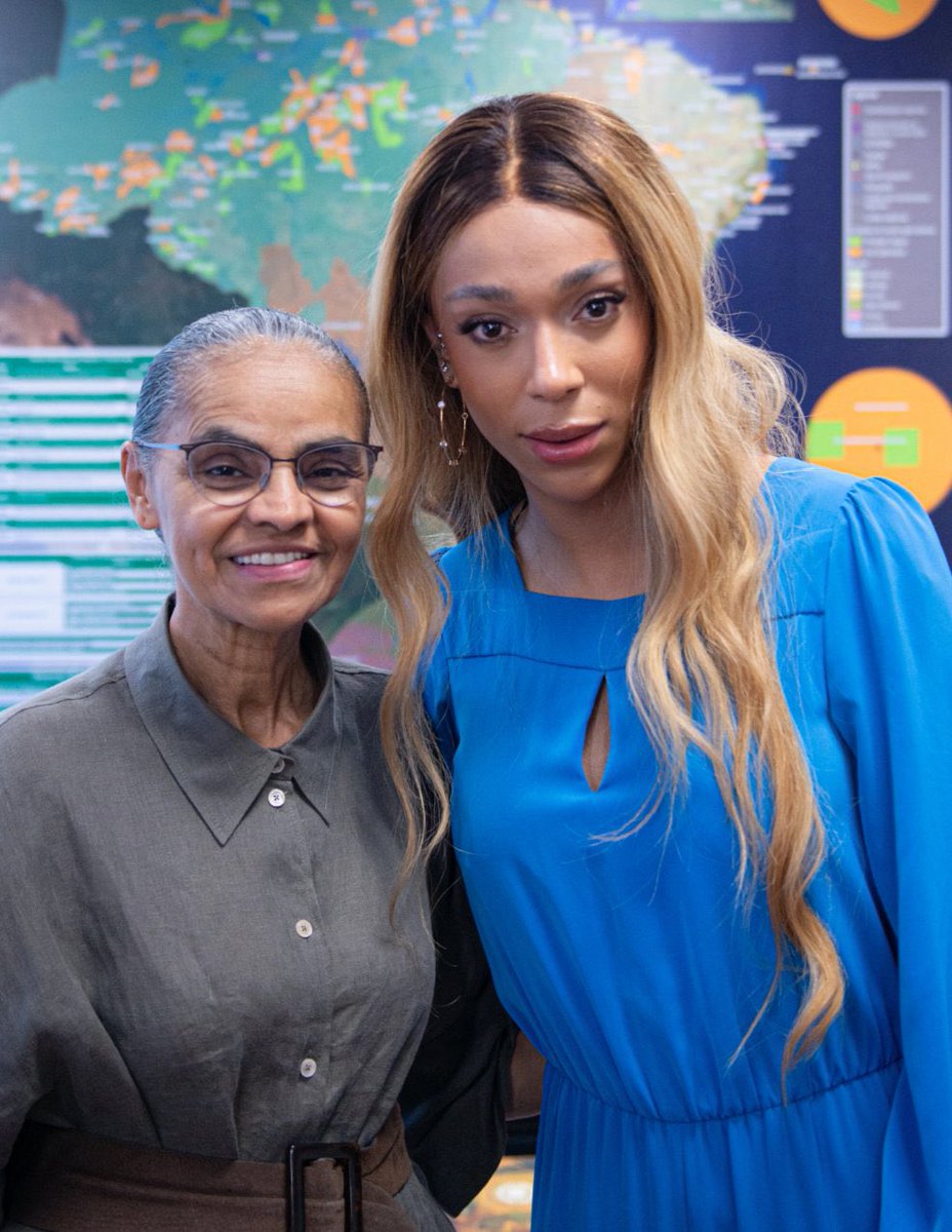 Eu fico pensando aqui comigo: se eu tivesse a grana que essas duas tem (ou esses dois?), eu seria uma miss Brasil! Como pode tanta feiura com tanto dinheiro? Affff