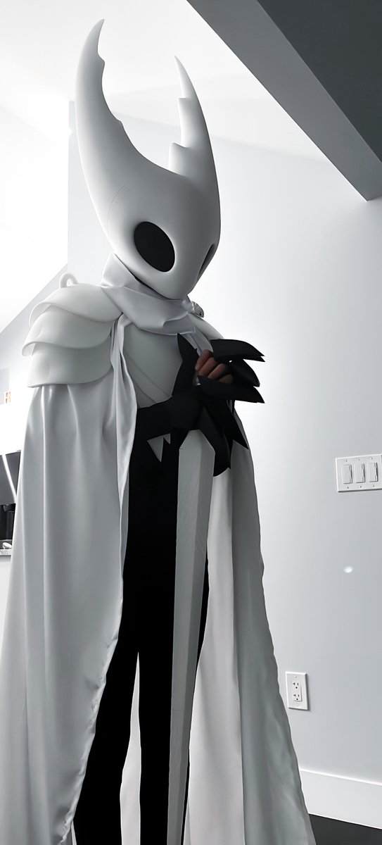 TasuFox's tweet photo. This past month I’ve been working on a character from Hollow Knight, is this my start to cosplay? 

#hollowknight #Hollowkinght #purevessel #cosplay https://t.co/872G63eSpn