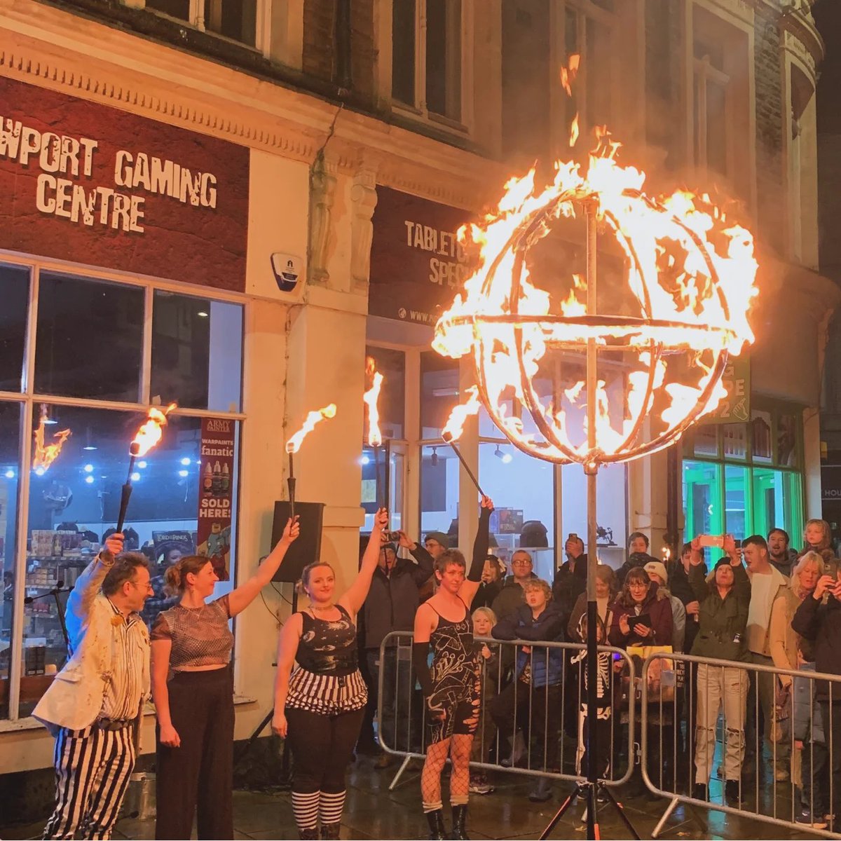 TUCCymru's tweet photo. Roeddem yn hynod o falch i fod yn rhan o @newportrising heno.
On the 4th of November 1839 the #Chartists marched into Newport demanding democracy. They were met with violence.
But they lit a fire that still burns bright today in the trade union movement's fight for fairness, and a Wales that works for everyone.
We were proud to take part in #NewportRising tonight - a powerful event honouring the men and women who marched in 1839.