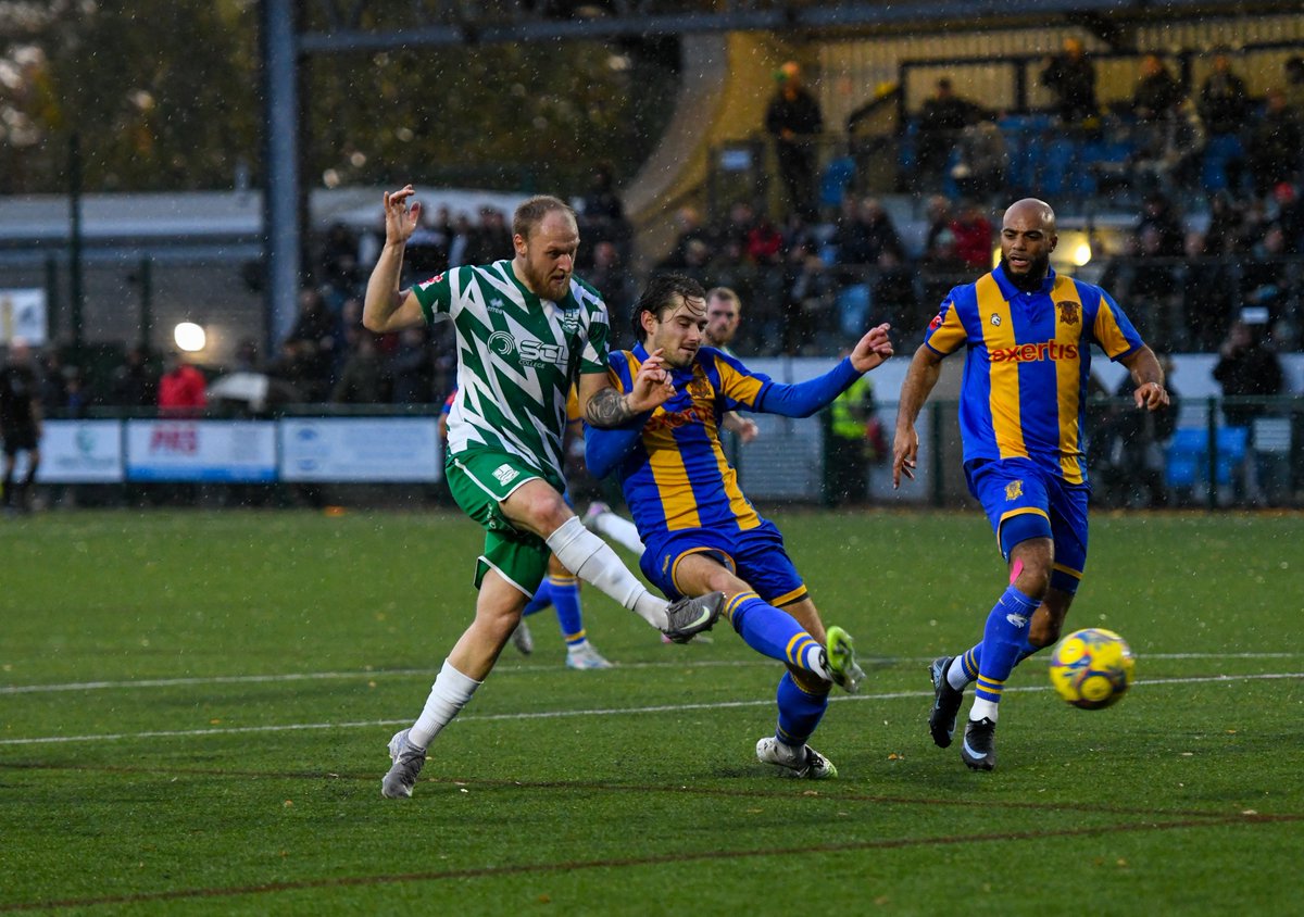 Farnham Town FC tweet media