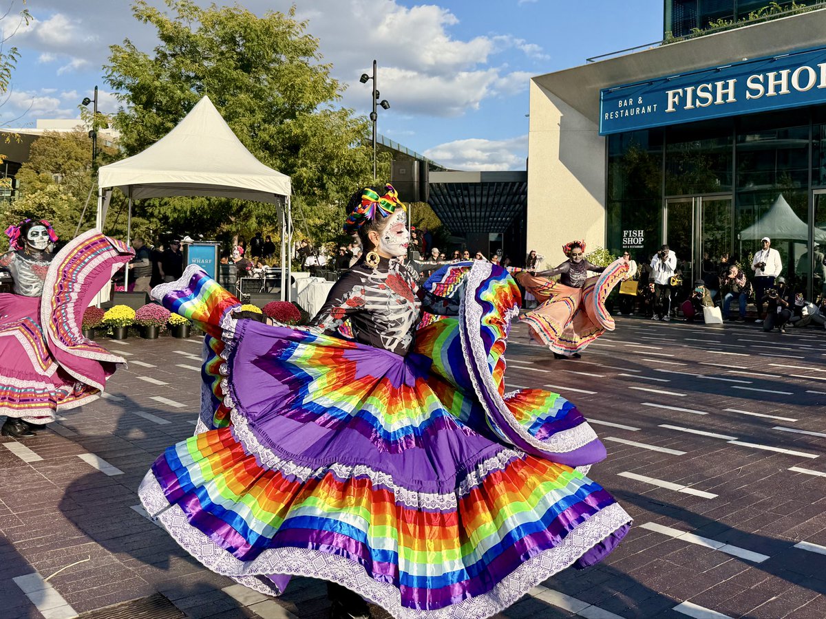 TheWharfDC's tweet image. Day at The Dead at #TheWharfDC is happening now! 💀

Join us now for cultural performances, music, @ModeloUSA, sugar skull decorating, and more! Join us in M Street Landing at 6:15pm for the candle light procession.