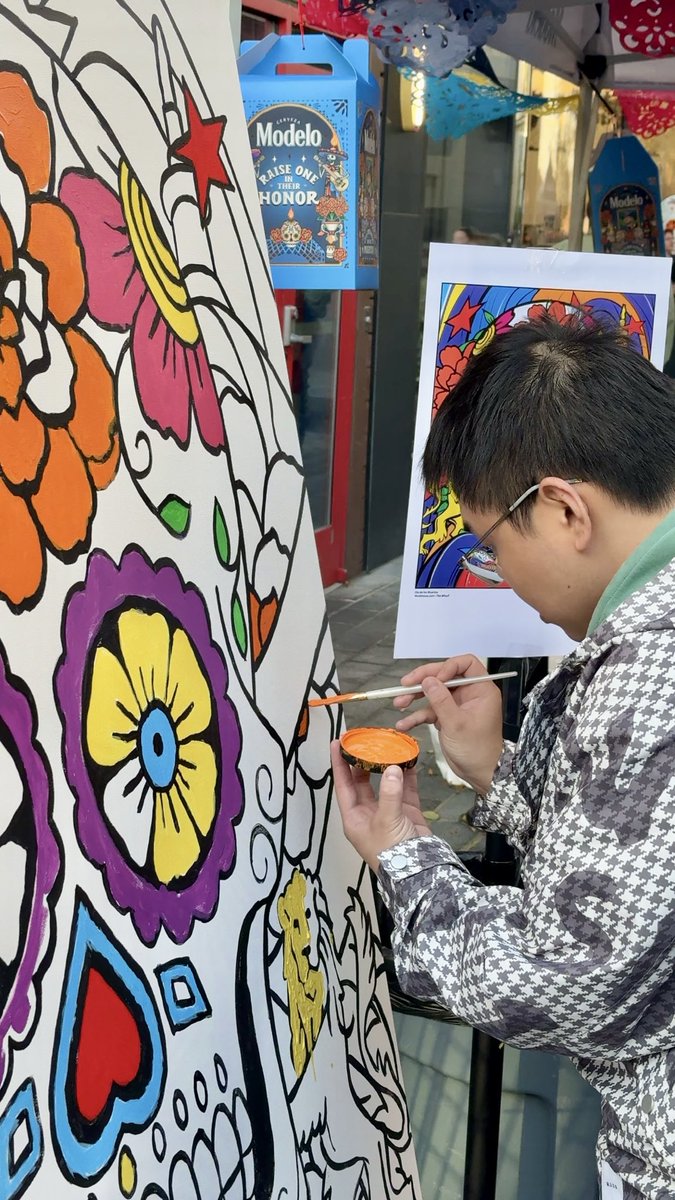 TheWharfDC's tweet image. Day at The Dead at #TheWharfDC is happening now! 💀

Join us now for cultural performances, music, @ModeloUSA, sugar skull decorating, and more! Join us in M Street Landing at 6:15pm for the candle light procession.