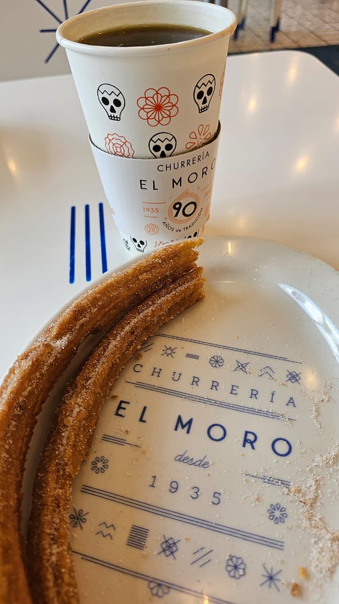 JorgeLeyva_'s tweet image. Los históricos y famosos #Churros de El Moro … y un buen #cafenecesario ☕️💯